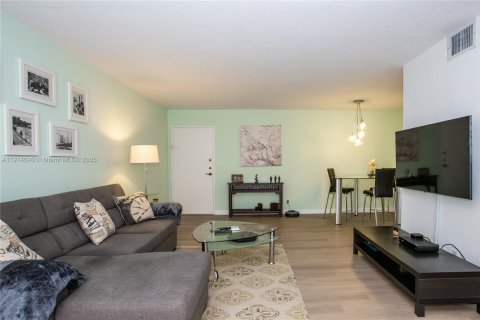 Copropriété à louer à Hallandale Beach, Floride: 1 chambre, 85.47 m2 № 1969706 - photo 12