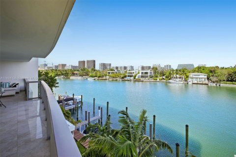 Condo in Bay Harbor Islands, Florida, 2 bedrooms  № 1794454 - photo 19