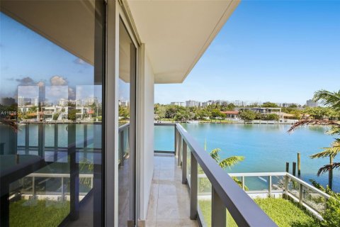 Condo in Bay Harbor Islands, Florida, 2 bedrooms  № 1794454 - photo 20