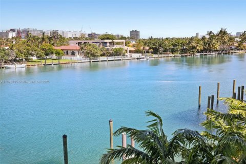 Condo in Bay Harbor Islands, Florida, 2 bedrooms  № 1794454 - photo 16
