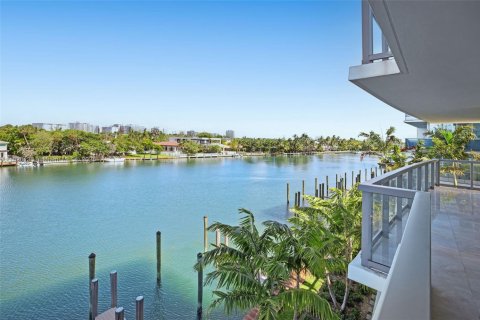 Condo in Bay Harbor Islands, Florida, 2 bedrooms  № 1794454 - photo 15