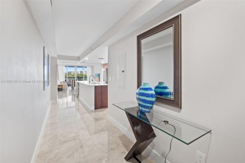 Condo in Bay Harbor Islands, Florida, 2 bedrooms  № 1794454 - photo 8