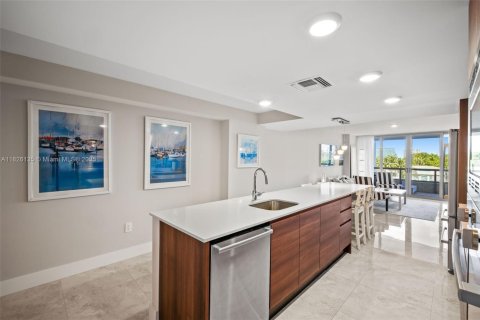Condo in Bay Harbor Islands, Florida, 2 bedrooms  № 1794454 - photo 4