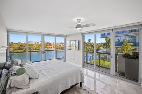 Condo in Bay Harbor Islands, Florida, 2 bedrooms  № 1794454 - photo 24