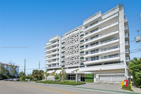 Condo in Bay Harbor Islands, Florida, 2 bedrooms  № 1794454