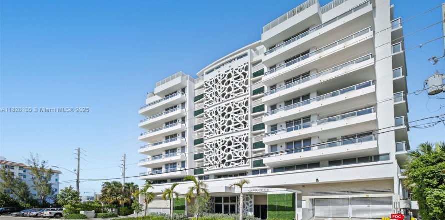 Condo in Bay Harbor Islands, Florida, 2 bedrooms  № 1794454