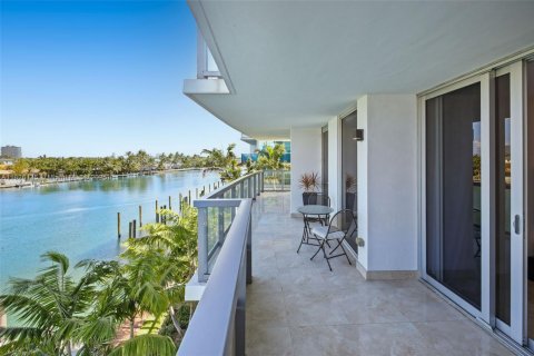 Condo in Bay Harbor Islands, Florida, 2 bedrooms  № 1794454 - photo 13