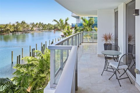 Condo in Bay Harbor Islands, Florida, 2 bedrooms  № 1794454 - photo 14