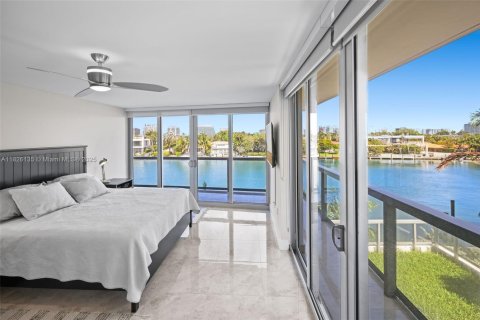 Condo in Bay Harbor Islands, Florida, 2 bedrooms  № 1794454 - photo 25