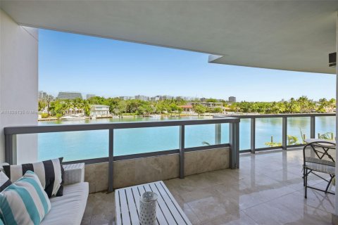 Condo in Bay Harbor Islands, Florida, 2 bedrooms  № 1794454 - photo 11