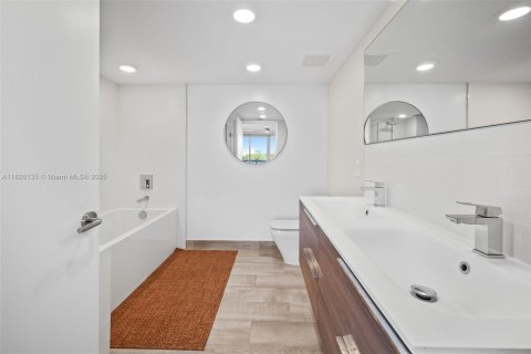 Condo in Bay Harbor Islands, Florida, 2 bedrooms  № 1794454 - photo 29