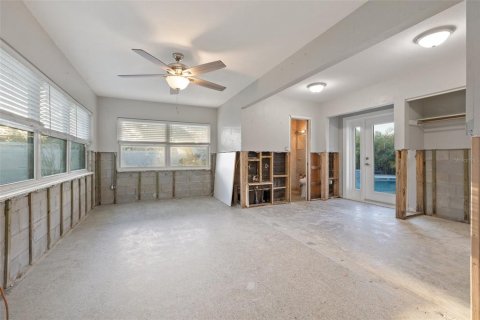 House in Saint Petersburg, Florida 3 bedrooms, 124.3 sq.m. № 1620650 - photo 8