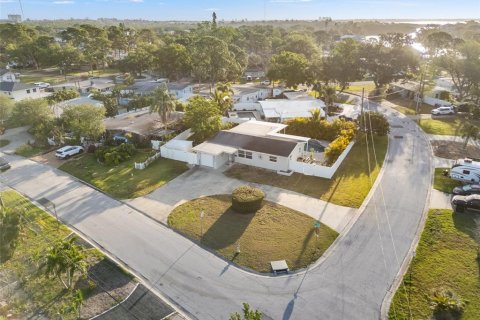 House in Saint Petersburg, Florida 3 bedrooms, 124.3 sq.m. № 1620650 - photo 23