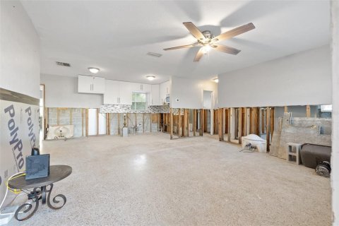 House in Saint Petersburg, Florida 3 bedrooms, 124.3 sq.m. № 1620650 - photo 4