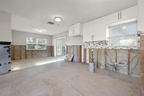House in Saint Petersburg, Florida 3 bedrooms, 124.3 sq.m. № 1620650 - photo 7