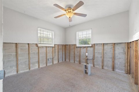 House in Saint Petersburg, Florida 3 bedrooms, 124.3 sq.m. № 1620650 - photo 11