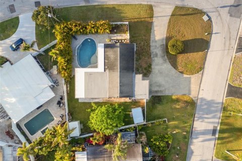 House in Saint Petersburg, Florida 3 bedrooms, 124.3 sq.m. № 1620650 - photo 19
