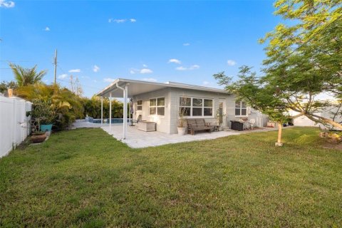House in Saint Petersburg, Florida 3 bedrooms, 124.3 sq.m. № 1620650 - photo 17