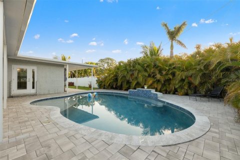 House in Saint Petersburg, Florida 3 bedrooms, 124.3 sq.m. № 1620650 - photo 15
