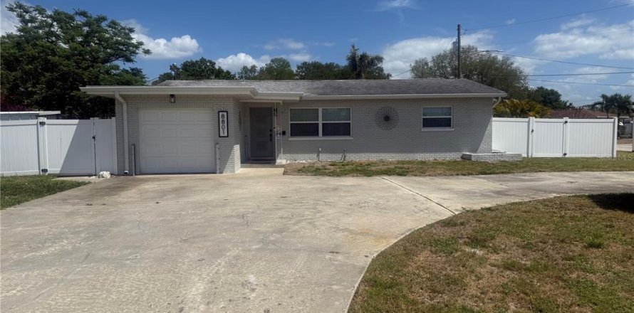House in Saint Petersburg, Florida 3 bedrooms, 124.3 sq.m. № 1620650