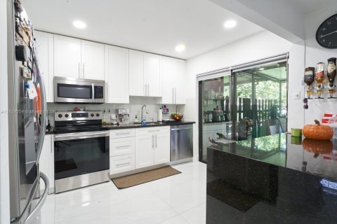 Touwnhouse à vendre à Miami, Floride: 3 chambres № 1814121 - photo 8