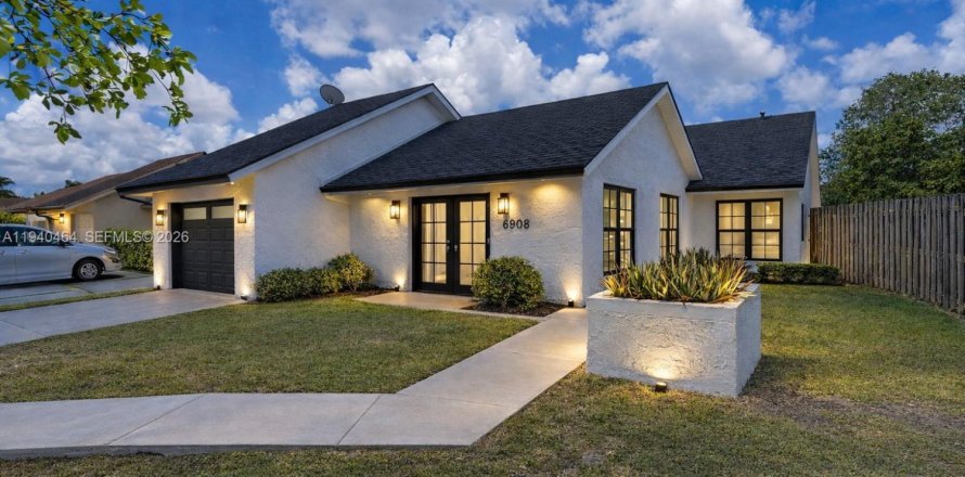 Дом в Майами, Флорида 3 спальни, 154.87м2 № 1998309