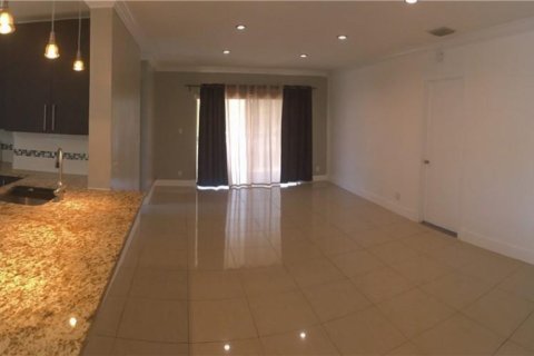Copropriété à louer à Coral Springs, Floride: 2 chambres, 102.19 m2 № 2439389 - photo 3