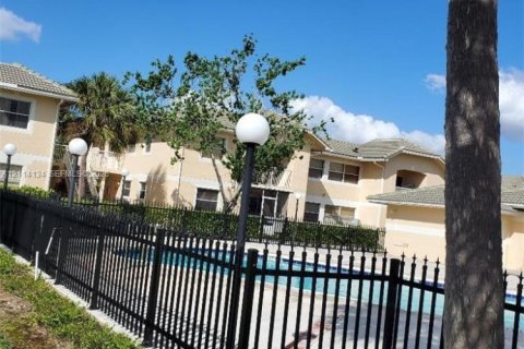 Copropriété à louer à Coral Springs, Floride: 2 chambres, 102.19 m2 № 2439389 - photo 8
