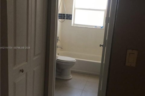 Copropriété à louer à Coral Springs, Floride: 2 chambres, 102.19 m2 № 2439389 - photo 6