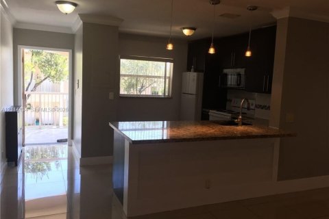Copropriété à louer à Coral Springs, Floride: 2 chambres, 102.19 m2 № 2439389 - photo 2