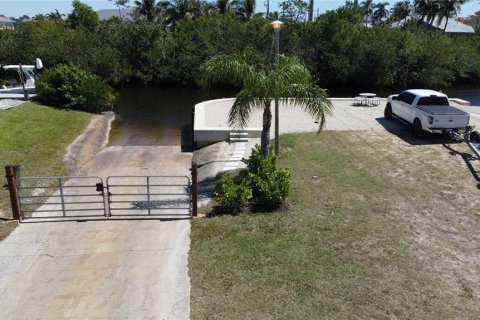 House in Fort Myers, Florida 3 bedrooms, 128.67 sq.m. № 1626590 - photo 25
