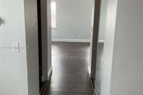 Villa ou maison à louer à Miramar, Floride: 4 chambres, 210.24 m2 № 1927895 - photo 27