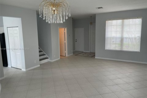 Villa ou maison à louer à Miramar, Floride: 4 chambres, 210.24 m2 № 1927895 - photo 4