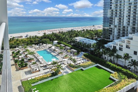 Condo à Miami Beach, Floride, 1 chambre  № 2041103