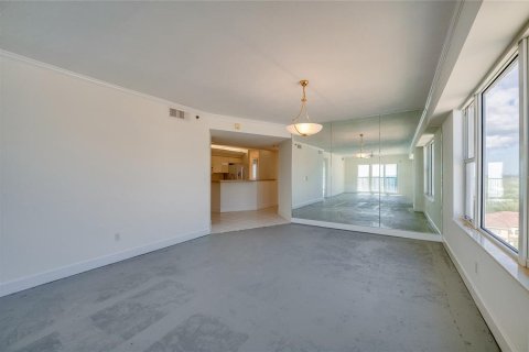Condo in Port Orange, Florida, 3 bedrooms № 2101119 - photo 17