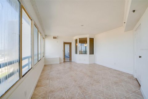 Condo in Port Orange, Florida, 3 bedrooms № 2101119 - photo 10