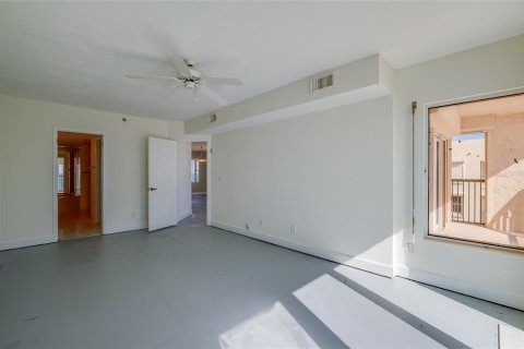 Condo in Port Orange, Florida, 3 bedrooms № 2101119 - photo 25