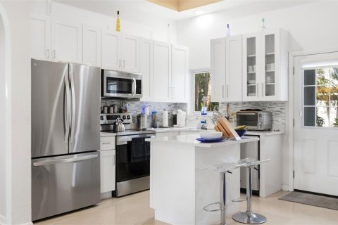 Commercial property in Orlando, Florida 6 bedrooms, 344.39 sq.m. № 2396807 - photo 10