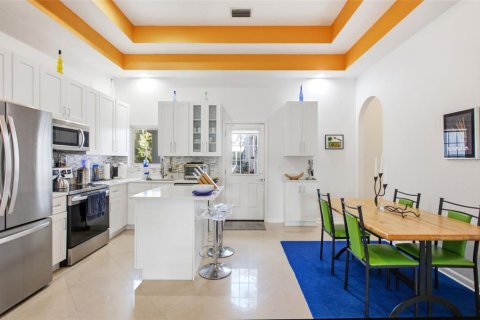 Commercial property in Orlando, Florida 6 bedrooms, 344.39 sq.m. № 2396807 - photo 8
