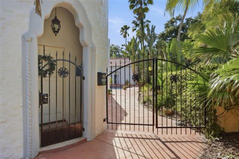 Commercial property in Orlando, Florida 6 bedrooms, 344.39 sq.m. № 2396807 - photo 2