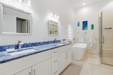 Commercial property in Orlando, Florida 6 bedrooms, 344.39 sq.m. № 2396807 - photo 17