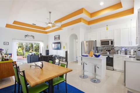 Commercial property in Orlando, Florida 6 bedrooms, 344.39 sq.m. № 2396807 - photo 7