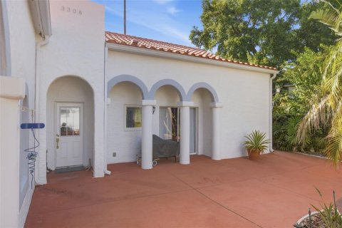 Commercial property in Orlando, Florida 6 bedrooms, 344.39 sq.m. № 2396807 - photo 27
