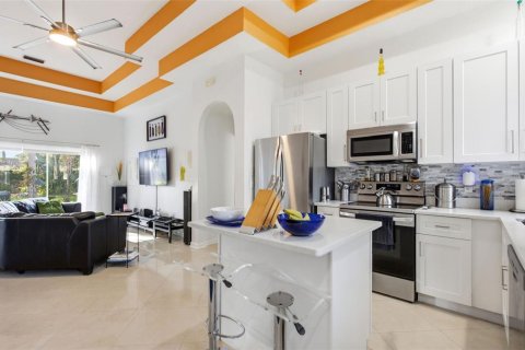 Commercial property in Orlando, Florida 6 bedrooms, 344.39 sq.m. № 2396807 - photo 6