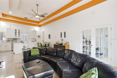 Commercial property in Orlando, Florida 6 bedrooms, 344.39 sq.m. № 2396807 - photo 5
