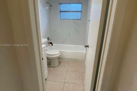 Apartment in Miami, Florida 1 bedroom, 53.05 sq.m. № 2058440 - photo 2