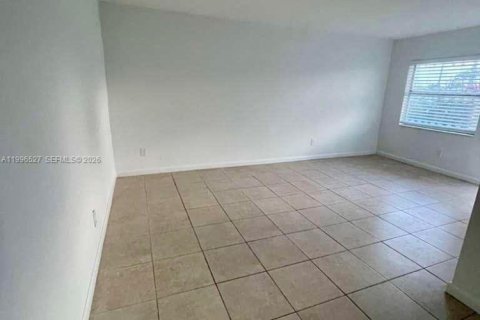 Apartment in Miami, Florida 1 bedroom, 53.05 sq.m. № 2058440 - photo 4