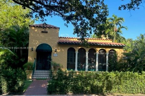 House in Coral Gables, Florida 3 bedrooms, 211.54 sq.m. № 1689032 - photo 2