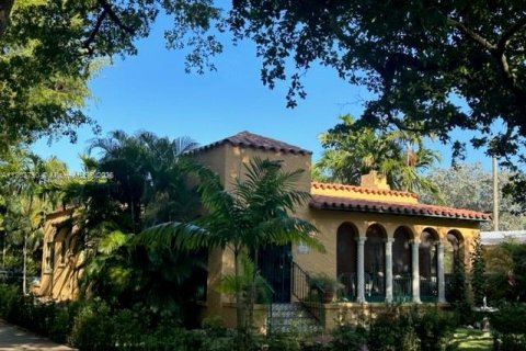 House in Coral Gables, Florida 3 bedrooms, 211.54 sq.m. № 1689032 - photo 1