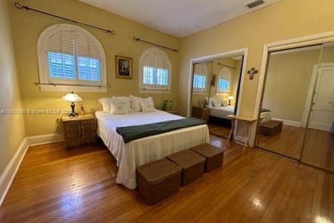 House in Coral Gables, Florida 3 bedrooms, 211.54 sq.m. № 1689032 - photo 10